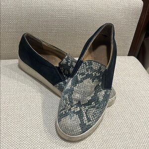 Stylish Women's Slip-On Sneakers